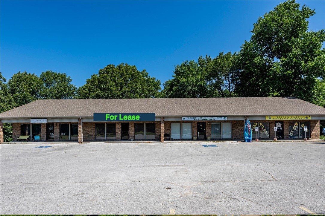 Great Visibility Office/Retail space for lease directly off Hwy 12 in the Prairie Creek area east of Rogers, AR. Ample customer parking. Space has its own private bathroom. Just 1 mile from Prairie Creek Marina on Beaver Lake which attracts thousands of visitors every year. Build out negotiable.