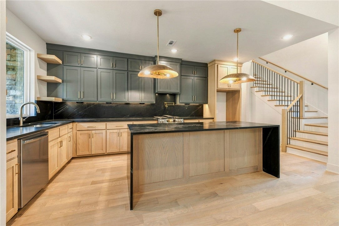 Northwest Arkansas Real Estate | Uptown Real Estate 123 Trafalgar Road