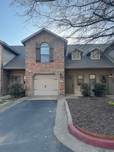 2 bedrooms and 2 .5 bath townhome. located off Wedington and Salem road.
