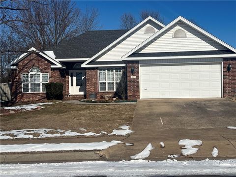 Photo of 133 Fox Run Circle, Centerton, AR 72719 (MLS # 1335235)