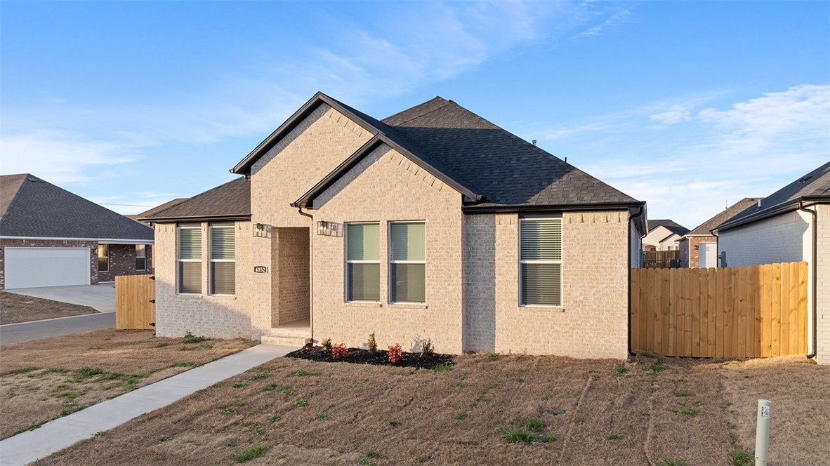 *Please note this is a no cat property, 2 dogs under 20 lbs each are allowed with applicable pet fees*
This brand-new home at The Element, is located off of Broyles Road in Fayetteville. Your family will surely love the homey vibe this house can offer. Fireplace in the living room. All rooms come with ceiling fans. Plenty of storage space. Spacious bathrooms.
We do not advertise on Craigslist or Facebook Marketplace.
S.A.F.E. Property Management residents are enrolled in the Resident Benefits Package (RBP) for $35.00/month which includes liability insurance, credit building to help boost the residentās credit score with timely rent payments, up to $1M Identity Theft Protection, HVAC air filter delivery...etc.