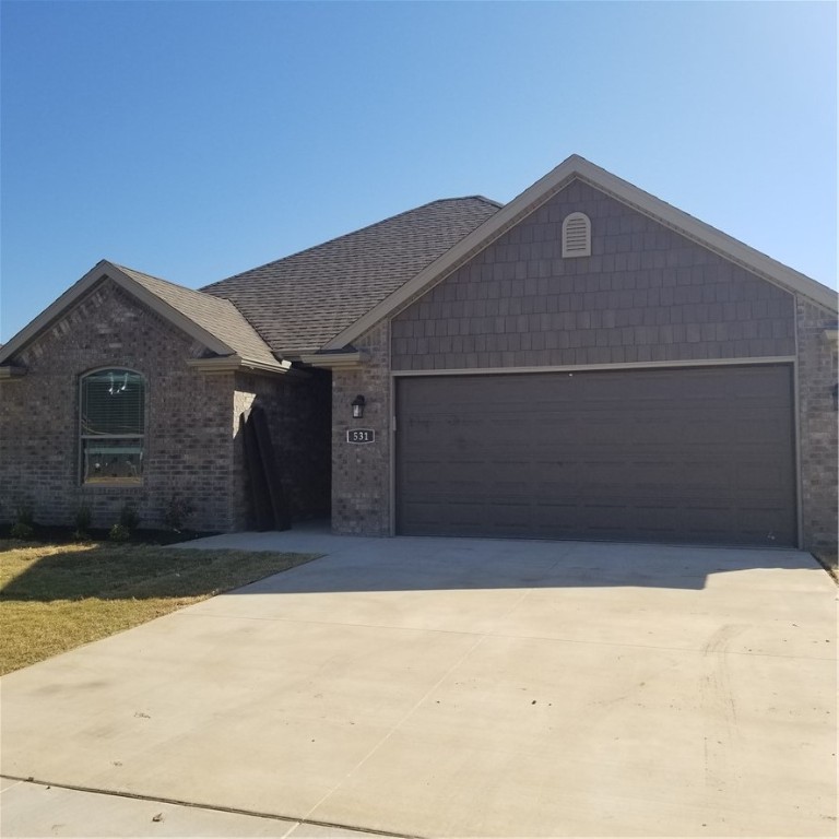 Lovely, newer construction home with split bedroom floor plan. Large, open living room and kitchen. Kitchen boasts granite counters, pantry and island. Master and en suite bath with walk in closet, tub and separate walk-in shower. Two more nice sized guest rooms and guest bath. Privacy fenced back yard for pets.