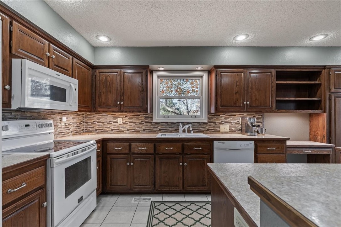 Shakespeare Courts Bvv - Residential