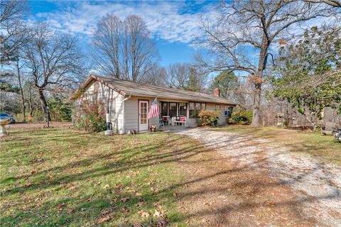 Photo of 10727 Hummingbird Road, Gravette, AR 72736 (MLS # 1329478)