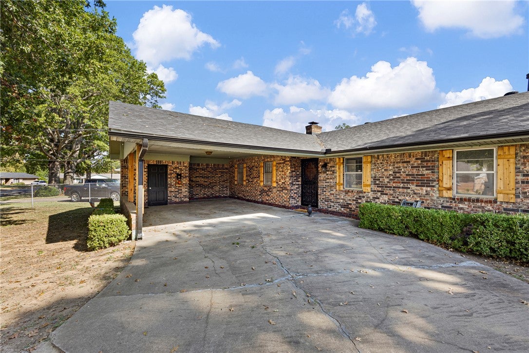 122 W Circle Drive