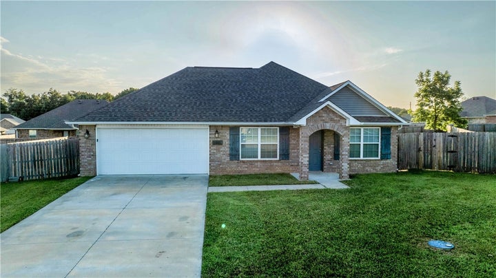 Photo 1 of 18 — 2000 Greenwood Court, Gentry, AR 72734
