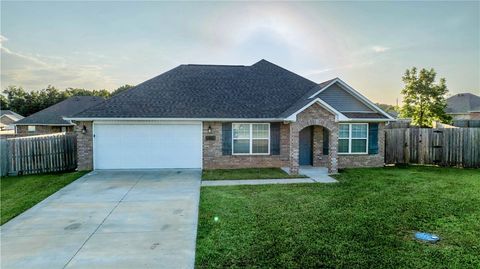 Photo of 2000 Greenwood Court, Gentry, AR 72734 (MLS # 1356272)
