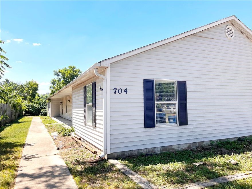 2-bedroom unit in Bentonville coming up August! Great location! All appliances included along with full size washer and dryer. Tenant responsible for electric, water/trash, cable/internet. We process applications as we receive and once an application is approved, we reach out for deposit. Deposit secures the unit not the application. Please be aware of scams. Our application process is to be paid online through a secure portal and we do not accept cash, CashApp, Venmo, and/or PayPal Applications to be completed on www.nwarealtypm.com. Showings are through appointments only - no showings until after July 30 due to occupancy