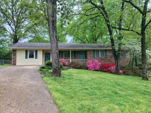 Stunning West Russellville home with a yard that will impress and amaze! This beauty has so many great spaces to live, entertain, and enjoy! There is a formal living room and den, a cozy updated kitchen and a nice master suite with private bath. There is even a finished basement area with a 4th bedroom and third living area! Outside you'll find a large deck overlooking the expertly landscaped back yard. There is so much to love in one perfect place!