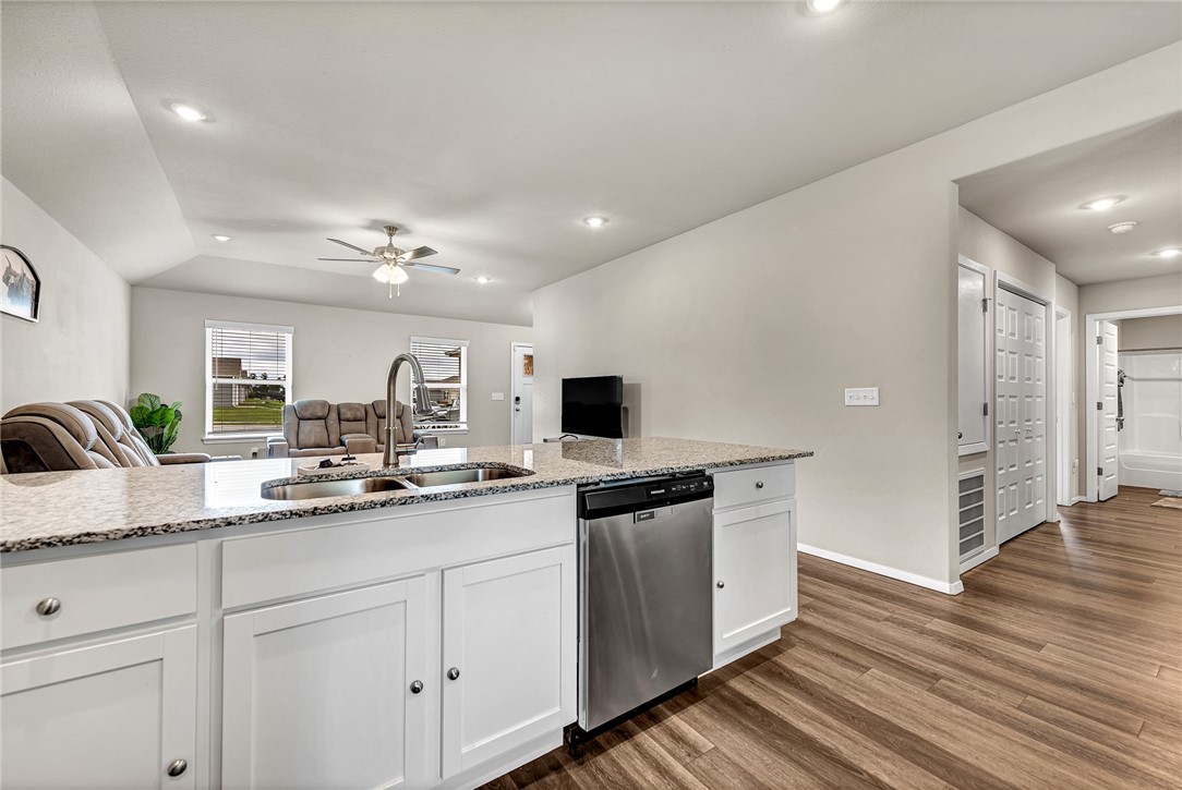 Willow Creek Ph 1 Rogers - Residential Lease