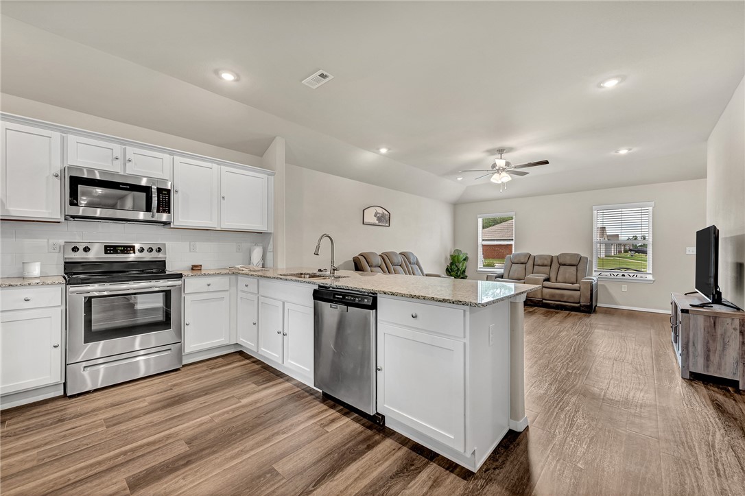 Willow Creek Ph 1 Rogers - Residential Lease