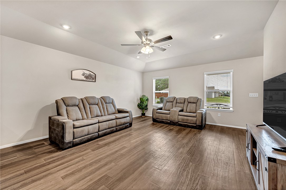 Willow Creek Ph 1 Rogers - Residential Lease