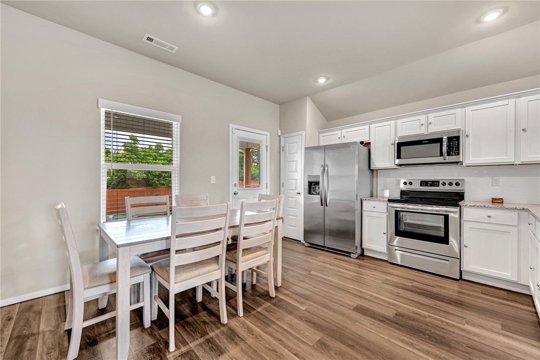 Willow Creek Ph 1 Rogers - Residential Lease