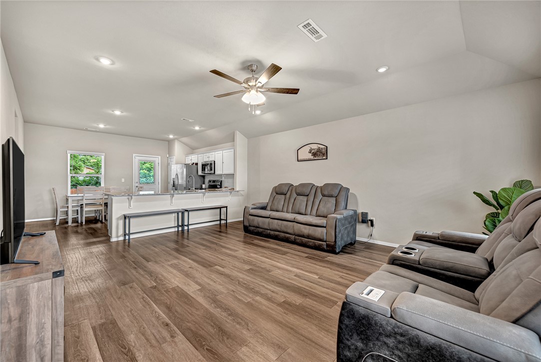 Willow Creek Ph 1 Rogers - Residential Lease