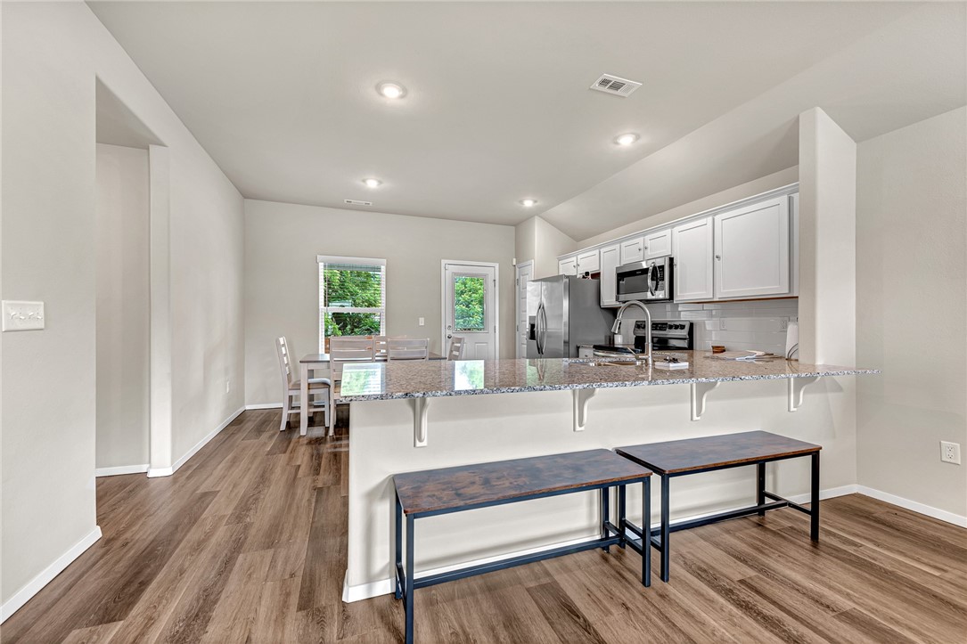 Willow Creek Ph 1 Rogers - Residential Lease