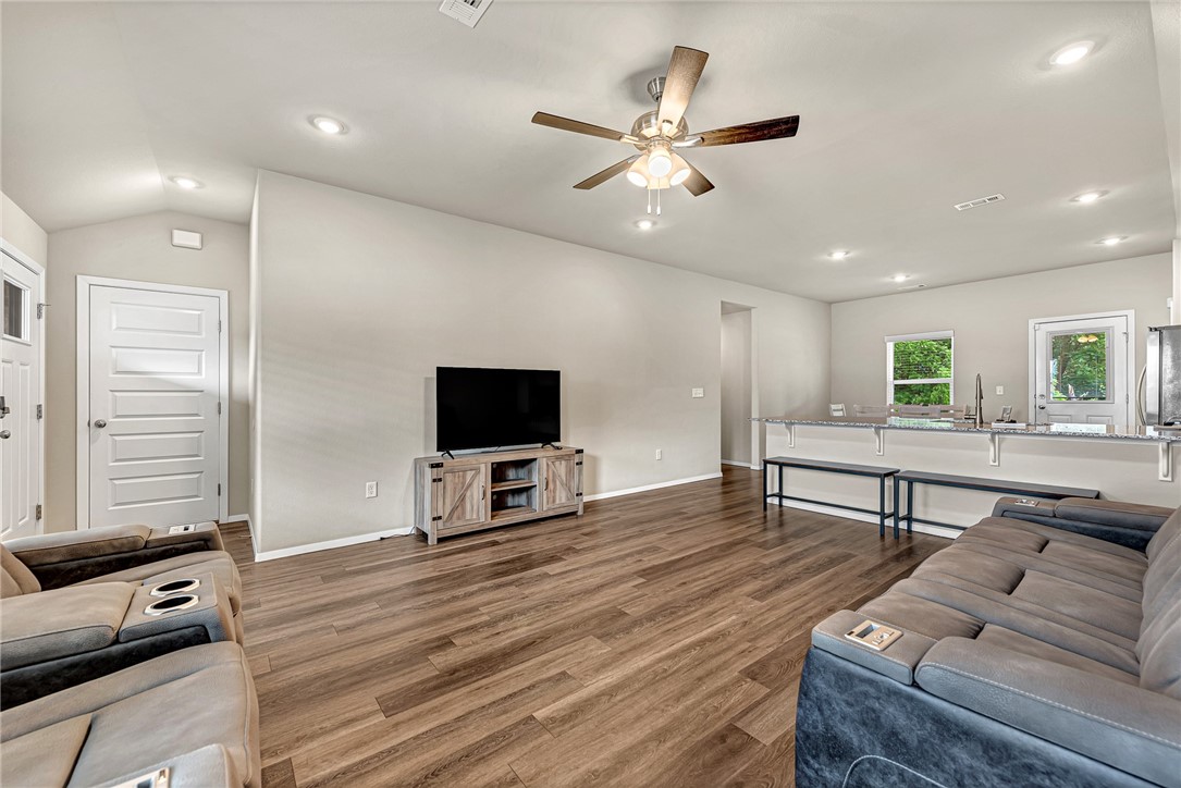 Willow Creek Ph 1 Rogers - Residential Lease