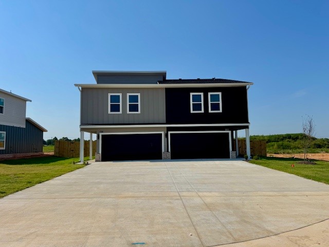 Each unit offers 3 bedrooms, 2.5 bathrooms, an attached 2-car garage, and approximately 1,400 square feet of well-designed living space, all for just $1,695/month. Nestled in a rapidly developing area, these homes are just minutes from Creekside Park, where you'll find pickleball courts, a splash pad, walking trails, and a dog park. With Bentonville's unique blend of small-town charm and big-city amenities, these units are the perfect place to experience comfort, convenience, and the lively spirit of Northwest Arkansas.