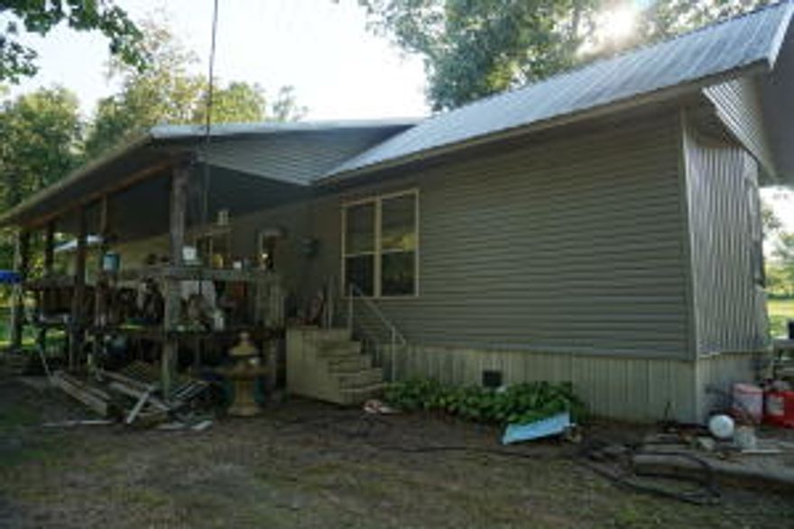 Live like you are always on Vacation!!!Lake Nimrod is just minutes away from this 3 bedroom / 2 bath home.This would also make a great VRBO.