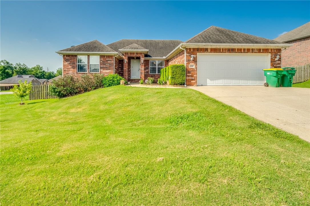 Don't miss your chance at this beautiful, all brick, 4 bedroom home in the Gorgeous Sienna Estates! It sits on a spacious lot that is fenced in and has a great back deck. Walking distance to the Club House, Playground, and Pool. Nestled in the heart of Centerton, your just minutes away from shopping, recreational areas and restaurants. Close to Walmart HQ.