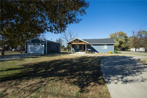 Single Family Residence in Springdale AR 8060 Gibbs Road 1.jpg