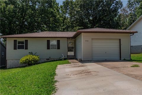 Photo of 3702 Shields Drive, Harrison, AR 72601 (MLS # 1356454)