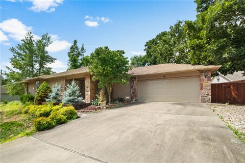 Photo of 4 Huskins Circle, Bella Vista, AR 72715 (MLS # 1351546)