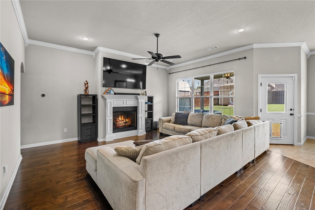 Beautiful 4 bed, 2.5 bath home in sought-after Tamarron subdivision with no HOA! Features include a split floor plan, spacious bonus room with walk-in closet (possible 5th bed, game room, or 2nd living room), large windows, crown molding, and gas fireplace. Kitchen offers granite counters, ample cabinets, and walk-in pantry. Primary suite has trey ceiling, dual sinks, whirlpool tub, and walk-in closet. Enjoy a fenced yard and patio in a quiet, family-friendly neighborhood close to schools and amenities!