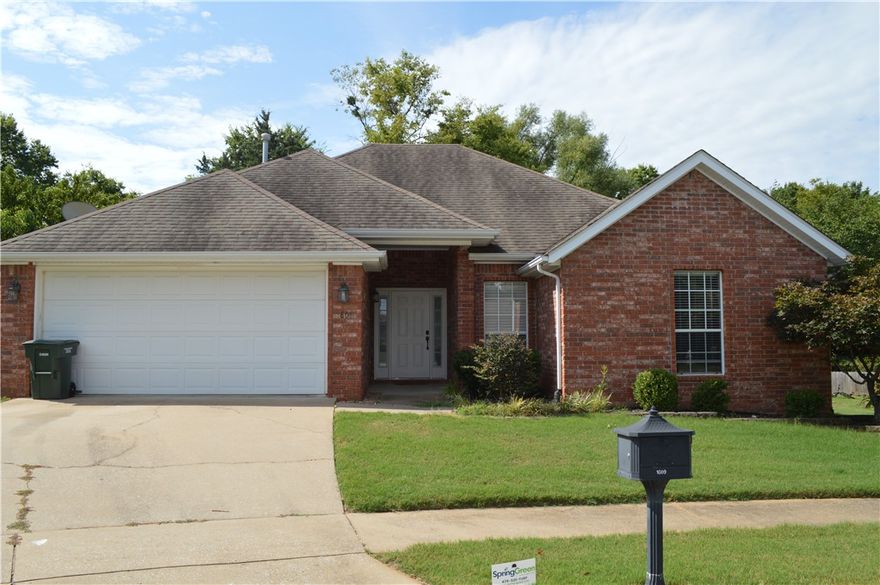 This very quaint 1 level brick home is located in the East Mission Blvd area, central to all Fayetteville has to offer.  The 3 bedroom / 2 full bathroom home has vinyl floors in common areas and carpet in the bedrooms.  The backyard is completely fenced in with a deck overlooking the backyard.
