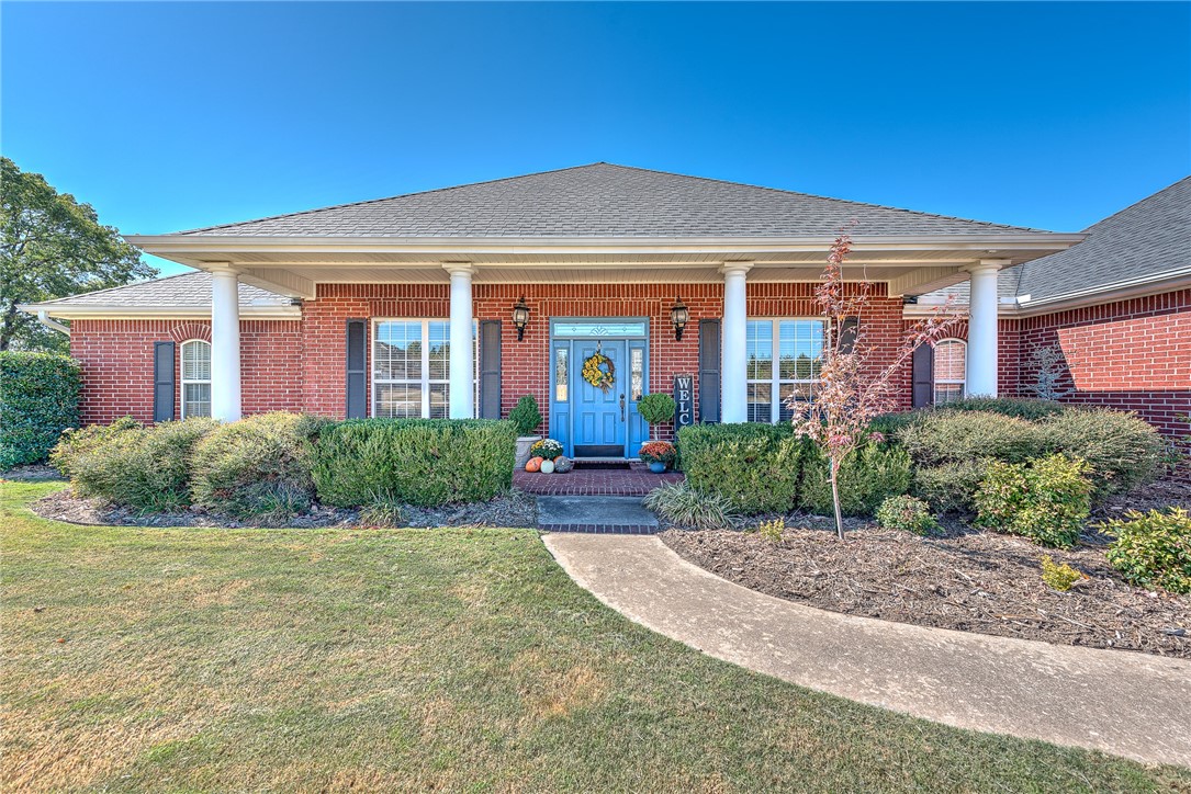 A RARE FIND, this wonderful 1 level home sits on 1 acre with great outdoor space. Just minutes from New Walmart Headquarters, Crystal Bridges, I49, Downtown Bentonville and Downtown Rogers. Subdivision has private golf cart path to the golf course; this is truly a golfer's paradise! The upper deck is perfect for relaxing or entertaining. 10-foot-deep heated in-ground 20x40 salt diving pool off the lower patio. The home features beautiful hardwood floors through the main living areas, raised ceilings and an updated kitchen with a gas stove and double ovens. This home has a split floor plan and a large family room with a 1/2 bath and direct access to the pool. Host your guests in the formal dining room or take the party outside to the expansive back patio. Painted woodwork and crown molding, maple cabinets, granite counter tops, pantry, breakfast area, formal dining and formal living, open floor plan, huge bonus/media room off pool area, central vacuum. Nice office or use as a 4th bedroom. Storage Building conveys.