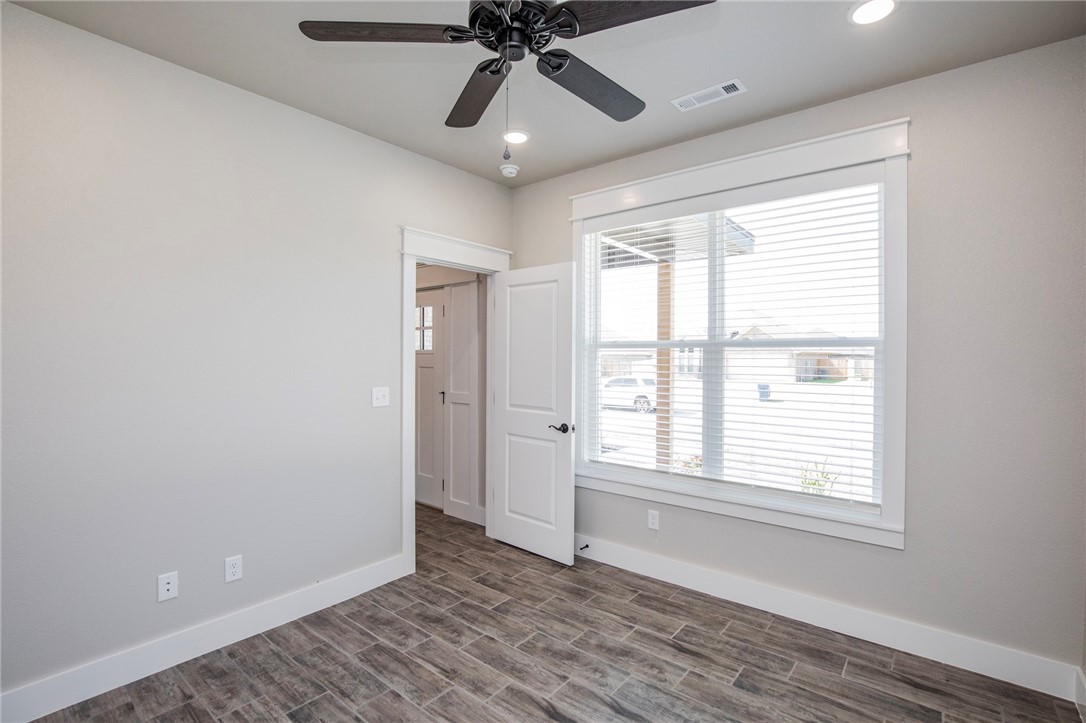 GRAND ESTATES PH 1-GENTRY - Residential Lease