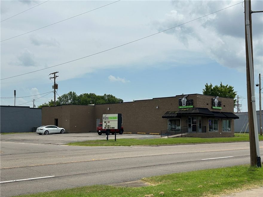 420 N. Arkansas – Prime Commercial Location!
Location, location, location! Whether you're planning a restaurant, law office, CPA firm, or retail shop, this property is perfectly positioned to attract business. Situated on one of the busiest streets in town, it offers exceptional visibility and high traffic counts—a rare opportunity to plant your business in the heart of the action. Don’t miss out on this high-exposure commercial gem!