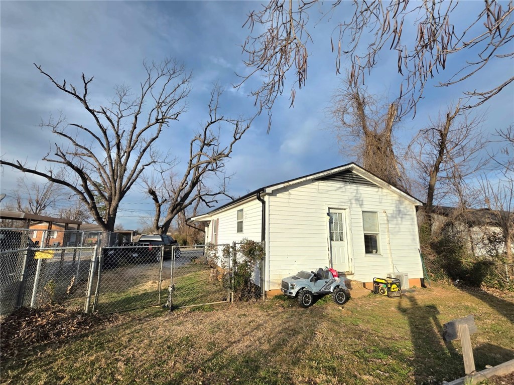 MISTLETOE ADD-ROGERS - Residential