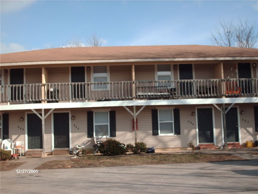 Nice 2 Bedrooms, 1.5 bath townhome. Wood floors downstairs, new carpet in bedrooms, all appliances, new paint , nice back patio for grilling/entertaining.