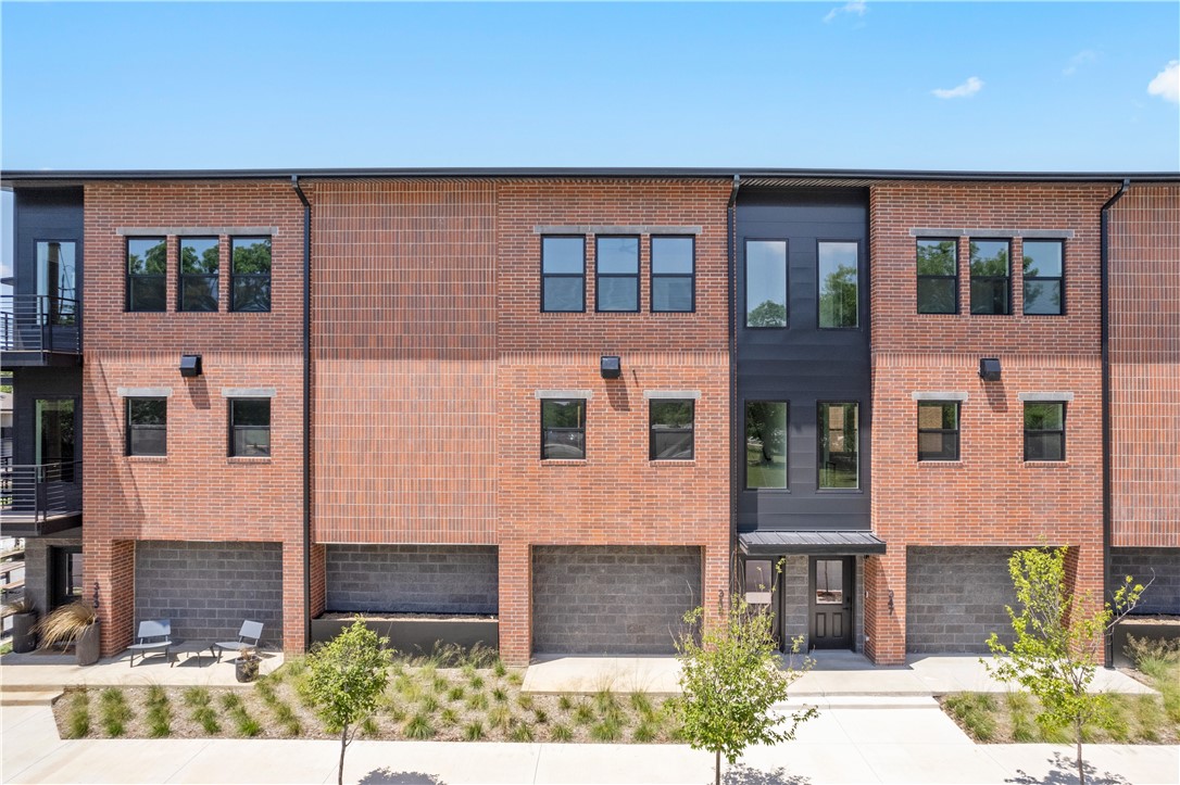 7C HORIZONTAL PROPERTY REGIME-BENTONVILL - Residential Lease