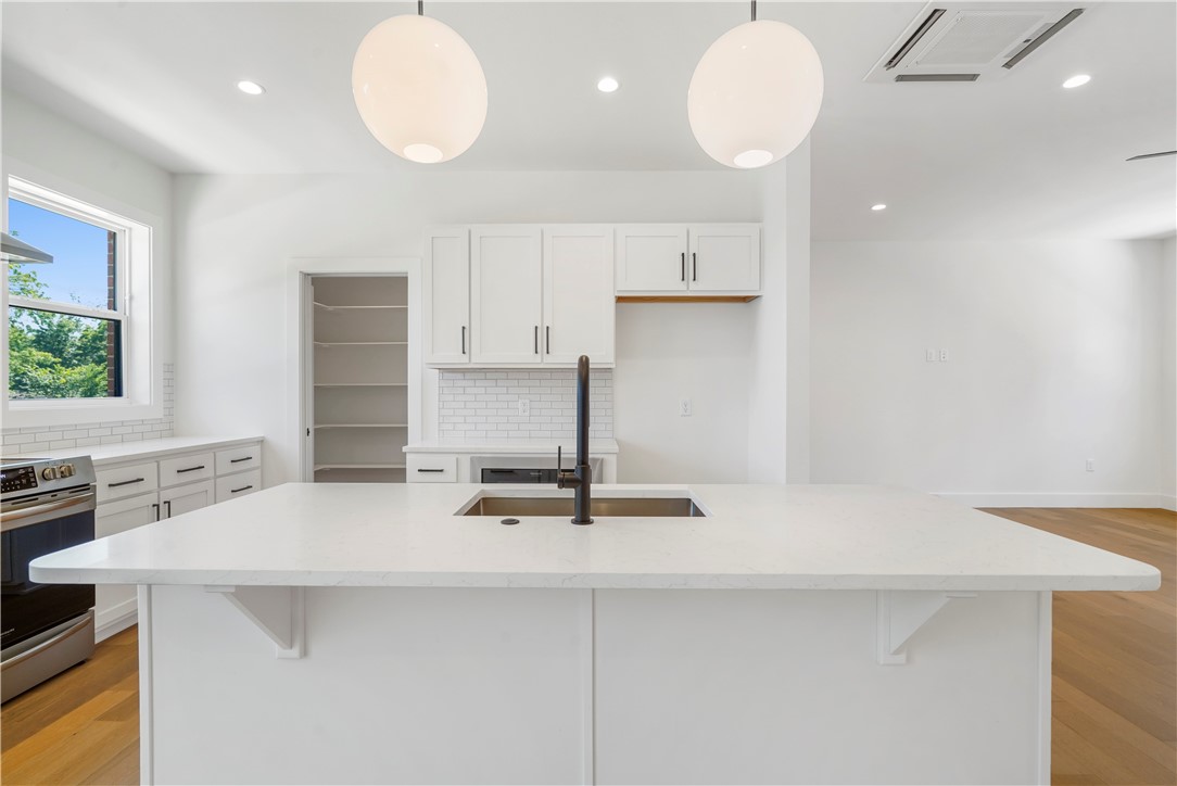 7C HORIZONTAL PROPERTY REGIME-BENTONVILL - Residential Lease