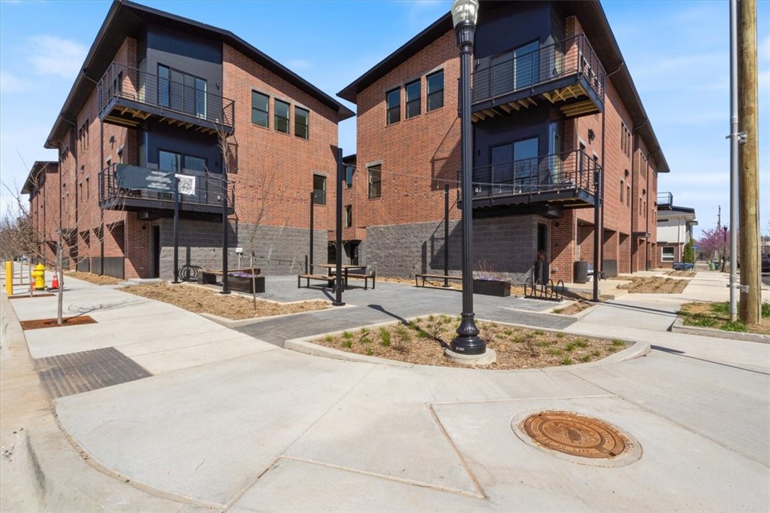 7C HORIZONTAL PROPERTY REGIME-BENTONVILL - Residential Lease