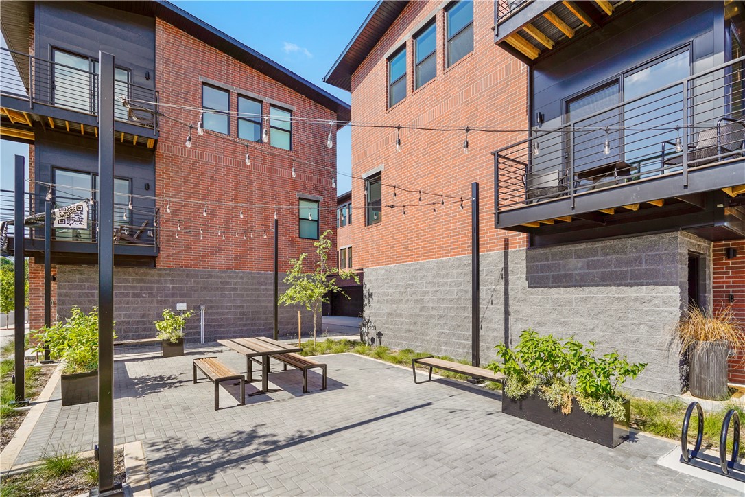 7C HORIZONTAL PROPERTY REGIME-BENTONVILL - Residential Lease