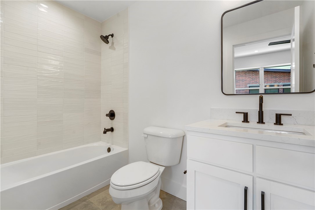 7C HORIZONTAL PROPERTY REGIME-BENTONVILL - Residential Lease