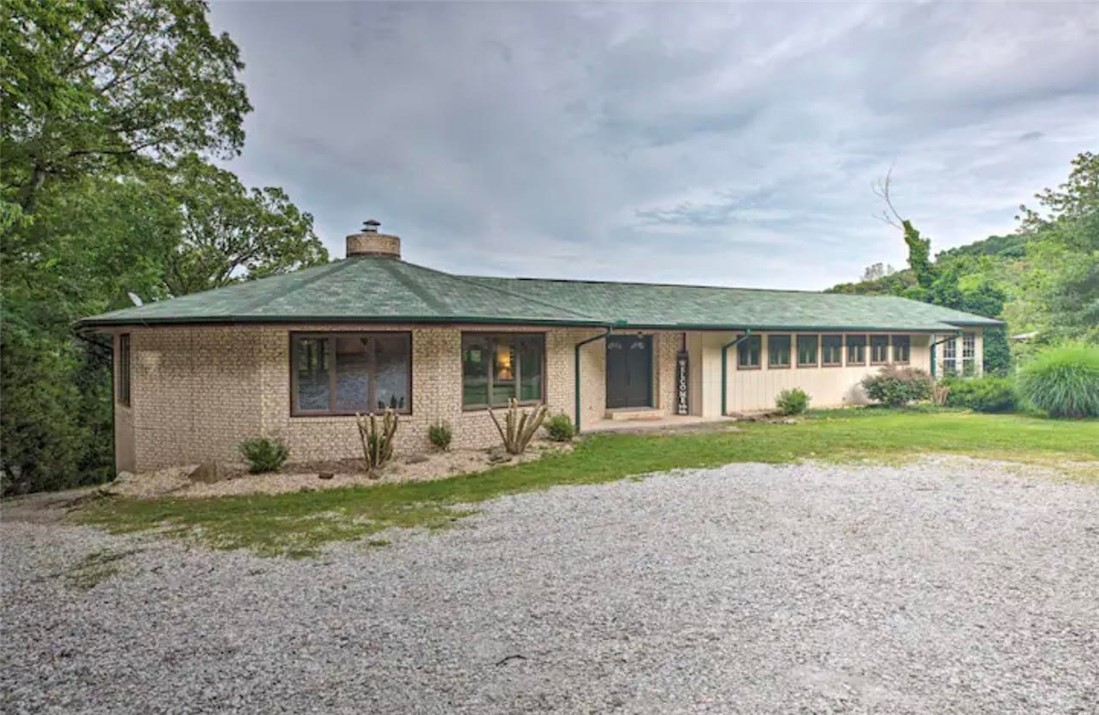Experience lake living and urban convenience at 18884 Coppermine Road, Rogers, AR. This spacious 4-bedroom, 2.5-bathroom mid-term rental offers a perfect blend of relaxation and accessibility. With two king beds, two full beds, and bunk beds, it's ideal for family stays. Enjoy cozy indoor amenities including a fireplace, Smart TV, and a game room with ping pong and foosball. Outdoors, unwind on the screened-in deck, by the fire pit, or on the porch swing. Located on Beaver Lake and close to downtown Rogers, Bentonville, and Fayetteville, you’ll be near hiking, boating, and cultural attractions while staying within commuting distance of the business districts. Includes WiFi, laundry, and a golf cart. Your serene retreat with city access awaits!