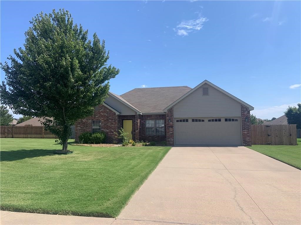 Don't miss out on this 3 bedroom 2 bath single family home in one of the most desired areas in Rogers. Close to Jaine Darr Elementary School. Available 9/15. Showings start 9/15. Pets are allowed for an additional $100 per month per pet.