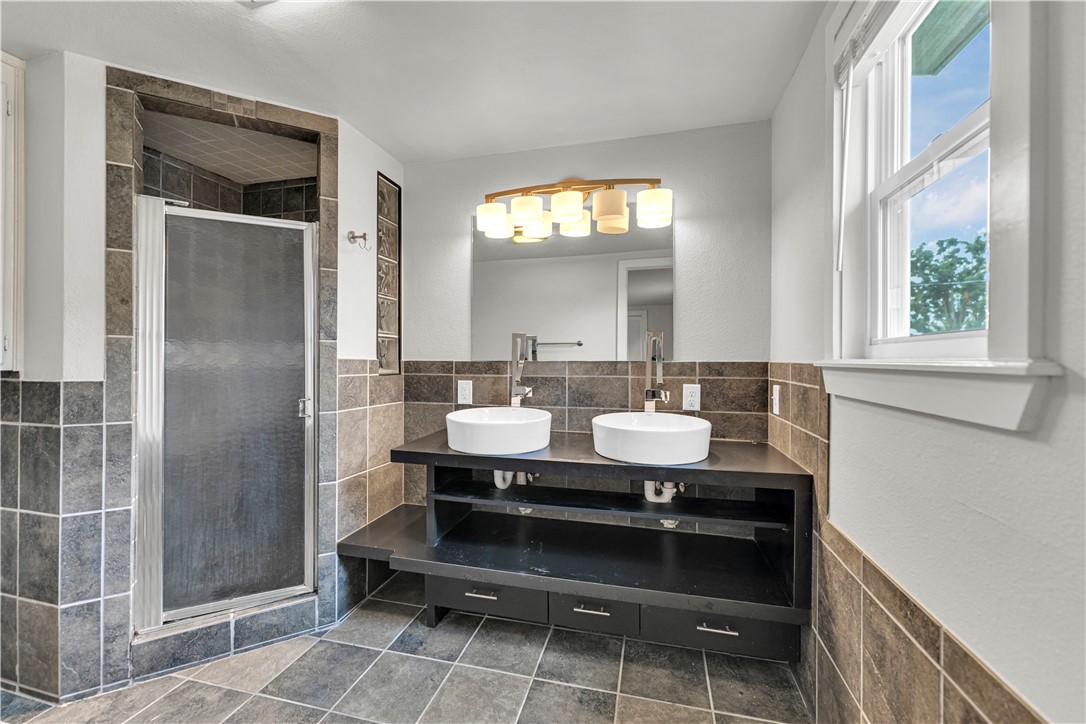 Mitchell Place Rogers - Residential