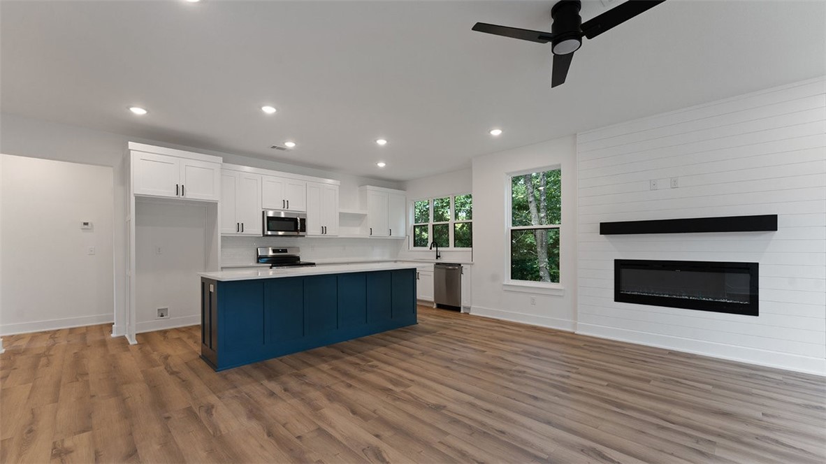 Move-In Ready!Sleek Modern New Home! Walking in you will be in awe expansiveness,High ceilings, large windows bringing nature indoors! 3 beds 2.5 baths & modern touches! Large windows open this home up to the beauty of Bella Vista as it is tucked into a cul de sac & nearby bike trails & amenities that Bella Vista has to offer along w/ Northwest Arkansas. Primary suite main floor w/ large walk in closet & all tile shower! Enjoy the large back deck and host your get togethers! Bella Vista hosts many amenities including Lakes for skiing & fishing + smaller for pontoons,canoes @ kyacks, golfing, tennis, pools, hiking, biking, recreation areas, covered pavilions, clubhouses, parks & so much more! Just a short drive to Bentonville where you will find Crystal Bridges Museum (World Class), Amazum for young and old alike... So much fun! Don't miss Bucky Ball an amazing light show. Love to ski for miles and miles just take a short trip to Beaver Lake! Northwest Arkansas had it all! Bella Vista is special come see why!