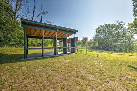 Single Family Residence in Berryville AR 3124 HWY 21 N 51.jpg