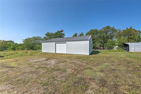 Single Family Residence in Berryville AR 3124 HWY 21 N 8.jpg