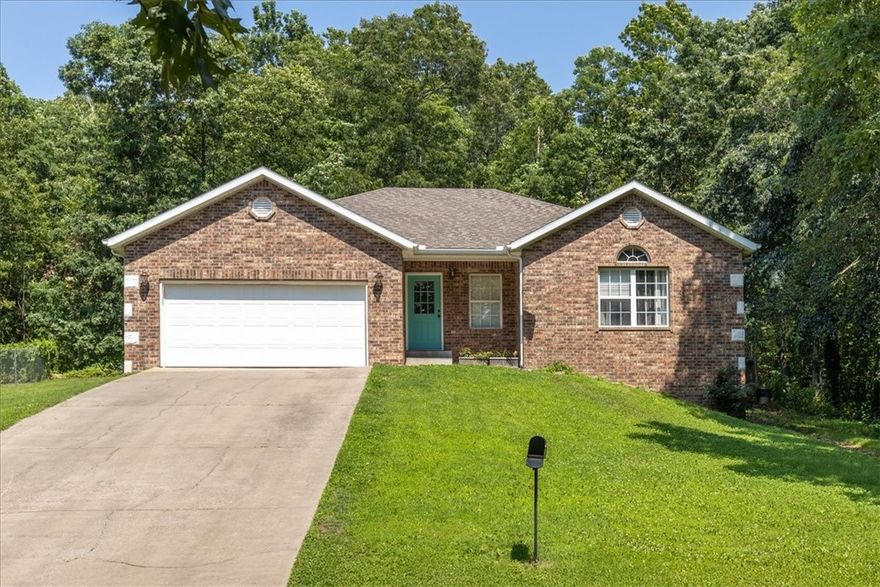 Private Oasis Just 20 Minutes from Walmart Home Campus.  Welcome to the best of all world with peace, privacy, and convenience. Tucked away at the end of a quiet cul-de-sac with only one neighbor, this charming 3-bedroom, 2-bath home offers the perfect balance of seclusion and accessibility, just 15 mins to pea ridge, 20 mins to the Wal-Mart Campus.  Inside, you'll find a spacious layout with an additional flex room that’s ready to adapt to your needs.  Ideal as, home office, workout area, craft room, or generous storage space maybe even a guest room. Enjoy the tranquility of this private setting while staying close to everything you need. Whether you're commuting, working remotely, or just relaxing at home, this property delivers exceptional value and versatility.