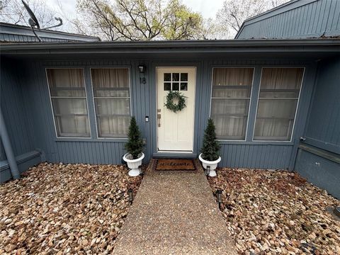 Photo of 18 Dogwood Drive, Bella Vista, AR 72715 (MLS # 1341674)