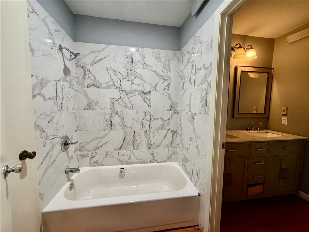 Townhouse Tct 3 A/K/A Drake Ctbvv - Residential Lease