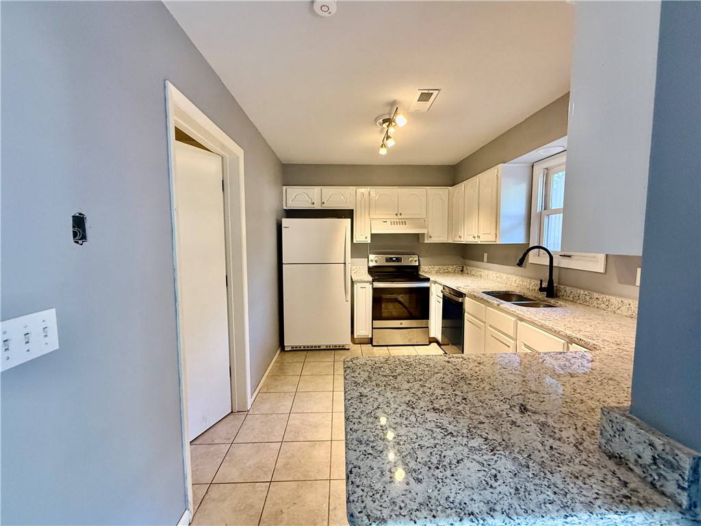 Townhouse Tct 3 A/K/A Drake Ctbvv - Residential Lease