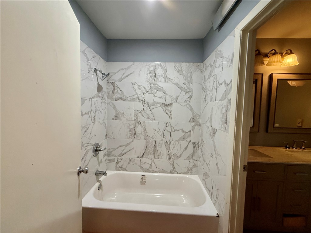 Townhouse Tct 3 A/K/A Drake Ctbvv - Residential Lease