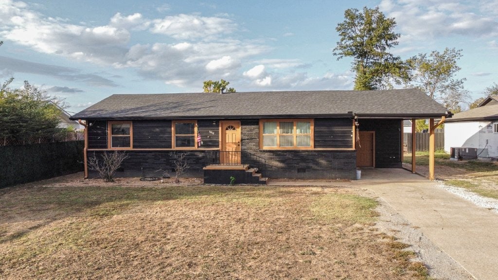 1617 W Poplar Street